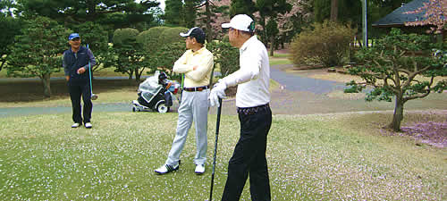 武蔵カントリークラブ笹井コース　お客様とゴルフ